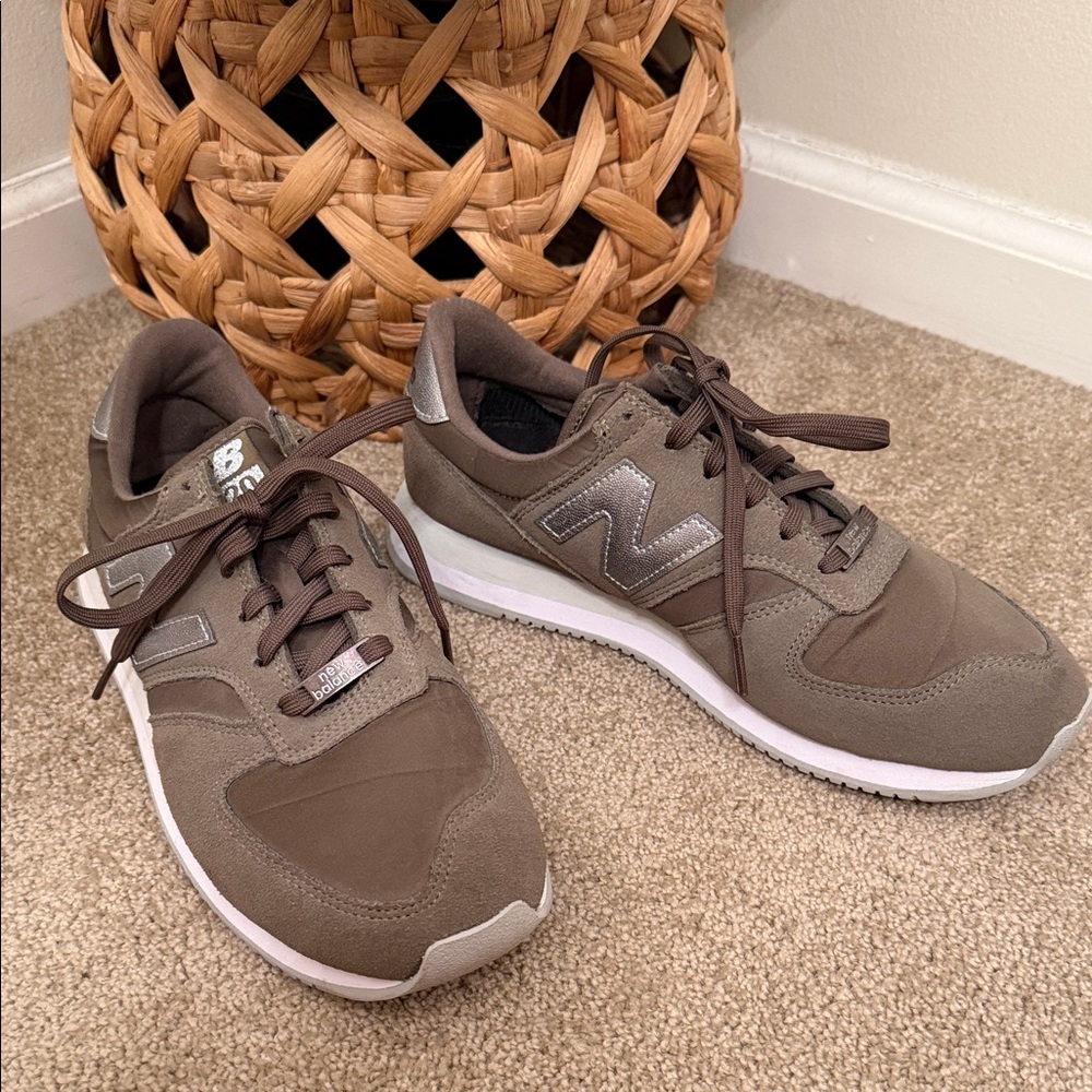 New Balance women’s dark green and Silver Sneakers